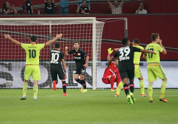 14.09.2016, xovx, Fussball UEFA Champions League, Bayer 04 Leverkusen - ZSKA Moskau, emspor , v.l. Jubel nach dem Tor zum 1:0 bei v.l. Hakan Calhanoglu (Bayer 04 Leverkusen) und Admir Mehmedi (Bayer 04 Leverkusen), Aktion. Leverkusen