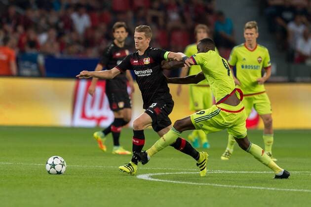 Leverkusen, Germany 14.09.2016, UEFA Champions League - 2016 17 Season, Group E - Matchday 1, Bayer 04 Leverkusen - ZSKA Moskau, Lars Bender (Leverkusen) gegen Lacina Traore (ZSK) ( DeFodi001