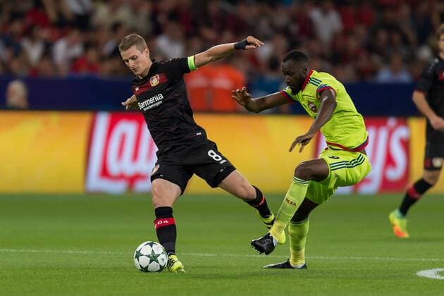 Leverkusen, Germany 14.09.2016, UEFA Champions League - 2016 17 Season, Group E - Matchday 1, Bayer 04 Leverkusen - ZSKA Moskau, Lars Bender (Leverkusen) gegen Lacina Traore (ZSK) ( DeFodi001