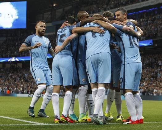 14.09.2016. The Etihad, Manchester, England. UEFA Champions League Football. Manchester City versus Borussia Monchengladbach. Manchester City striker Sergio Ag& xfc;ero (10) is congratulated by his team mates after scoring his team s first goal in the 8th minute 1-0. xAlanxMartinx  ActionPlus11789440