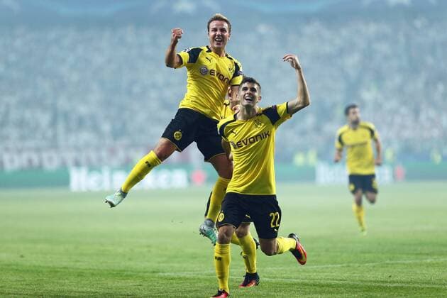 Fußball, CL, Legia Warschau - Borussia Dortmund FUSSBALL CHAMPIONS LEAGUE 2016 2017 LEGIA WARSCHAU - BVB BORUSSIA DORTMUND MARIO GÖTZE, LUKASZ PISZCZEK, CHRISTIAN PULISIC BRAMKA SCORES BORUSSIA  20160914CSLG0003