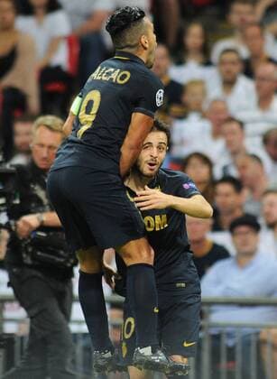 Fußball, CL, Tottenham Hotspur - AS Monaco Football - 2016 2017 Champions League - Group E: Tottenham Hotspur vs Monaco Bernardo Silva of Monaco celebrates his goal with captain Radamel Falcao at Wembley Stadium 