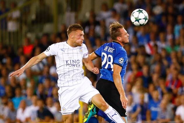 Leicester s Jamie Vardy and Club s Laurens De Bock fight for the ball during a game of the first day of the group stage of the UEFA Champions League competition between Belgian first division soccer team Club Brugge KV and English club Leicester City F.C. in the group G in Brugge, Wednesday 14 September 2016. KURTxDESPLENTER  x04931793x