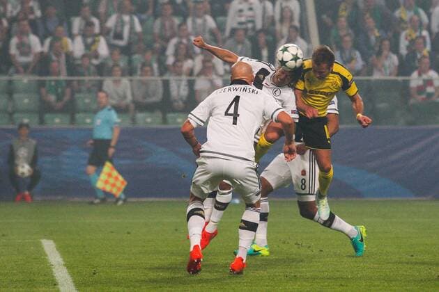 14.09.2016. Warsaw, Poland, UEFA Champions League football. Legia Warsaw versus Borrusia Dortmund. Mario Gotze (Borussia) Goal in the 11th minute past Jakub Czerwinsk (Legia), Guilherme (Legia) xTomaszxJastrzebowskix  ActionPlus11789451