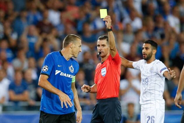 Club s Timmy Simons receives a yellow card from referee referee Anastasios Tasos Sidiropoulos during a game of the first day of the group stage of the UEFA Champions League competition between Belgian first division soccer team Club Brugge KV and English club Leicester City F.C. in the group G in Brugge, Wednesday 14 September 2016. BRUNOxFAHY  x04931796x