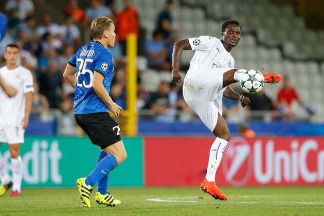 Club s Rudy Ruud Vormer and Leicester s Daniel Amartey fight for the ball during a game of the first day of the group stage of the UEFA Champions League competition between Belgian first division soccer team Club Brugge KV and English club Leicester City F.C. in the group G in Brugge, Wednesday 14 September 2016. BRUNOxFAHY  x04931822x
