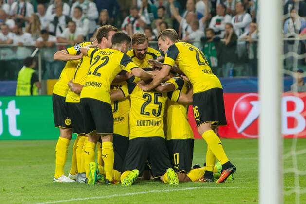 Warsaw, Poland 14.09.2016, UEFA Champions League - 2016 17 Season, Group F - Matchday 1, Legia Warschau - BV Borussia Dortmund, Jubel um den Torschuetzen zum 0:2 Sokratis (BVB) ( DeFodi048