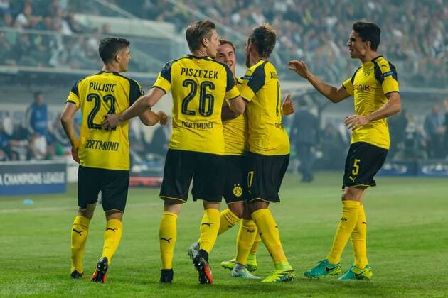 Warsaw, Poland 14.09.2016, UEFA Champions League - 2016 17 Season, Group F - Matchday 1, Legia Warschau - BV Borussia Dortmund, Jubel um den Torschuetzen zum 0:1 Mario Goetze (BVB) ( DeFodi048