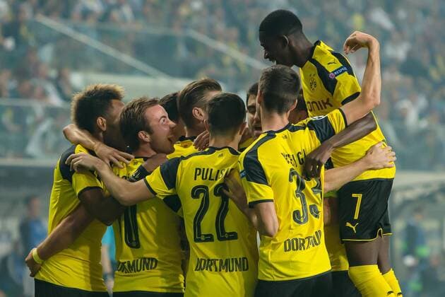 Warsaw, Poland 14.09.2016, UEFA Champions League - 2016 17 Season, Group F - Matchday 1, Legia Warschau - BV Borussia Dortmund, Jubel um den Torschuetzen zum 0:1 Mario Goetze (BVB) ( DeFodi048