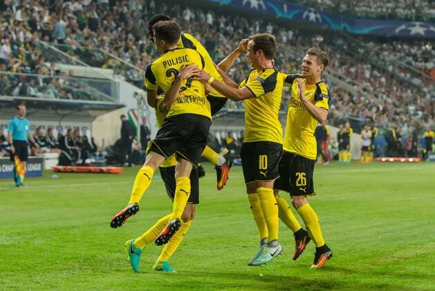 Warsaw, Poland 14.09.2016, UEFA Champions League - 2016 17 Season, Group F - Matchday 1, Legia Warschau - BV Borussia Dortmund, Marc Bartra (BVB) Torschuetze zum 0:3 wird bejubelt ( DeFodi048