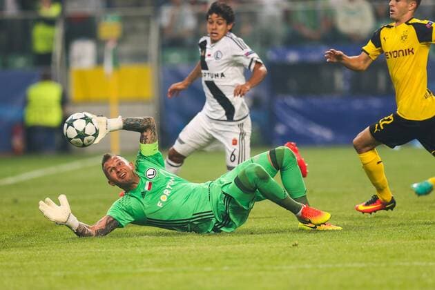 Fußball, CL, Legia Warschau - Borussia Dortmund FUSSBALL CHAMPIONS LEAGUE 2016 2017 LEGIA WARSCHAU - BVB BORUSSIA DORTMUND Arkadiusz Malarz (Legia), Guilherme (Legia), Chrisian Pulisic (Borussia)  20160914toja28