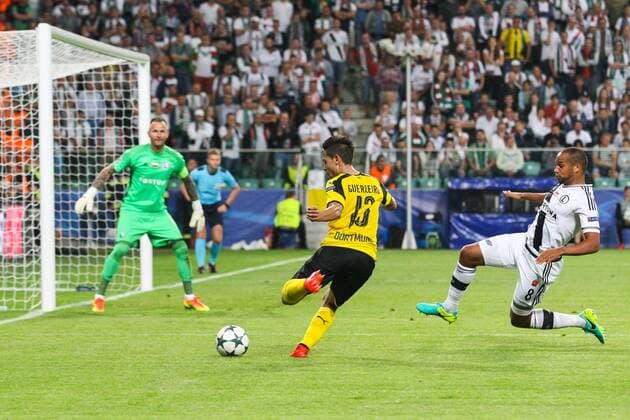 Fußball, CL, Legia Warschau - Borussia Dortmund FUSSBALL CHAMPIONS LEAGUE 2016 2017 LEGIA WARSCHAU - BVB BORUSSIA DORTMUND Raphael Guerreiro (Borussia), Arkadiusz Malarz (Legia), Vadis Odjidja (Legia)  20160914toja47