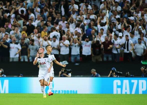 14.09.2016. Wembley Stadium, London, England. UEFA Champions League Football. Tottenham Hotspur versus Monaco. Tottenham Hotspur Defender Toby Alderweireld scores with a header from a Tottenham corner, and celebrates with Tottenham Hotspur Midfielder Erik Lamela, 2-1 Monaco xMarkxKertonx  ActionPlus11789468