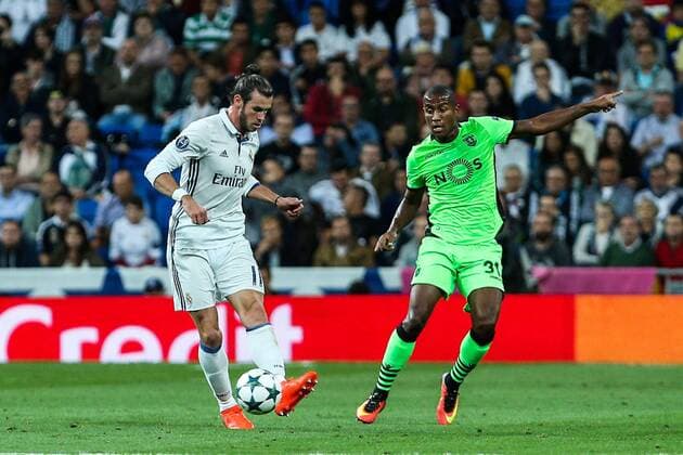 Real Madrid s Garet Bale and Sporting Clube de Portugal s Marvin Zeegelaar during the match of Champions League group 6 round 1, between Real Madrid an Sporting Clube de Portugal at Santiago Bernabeu Stadium in Madrid September 14, 2016.  (20160914039)