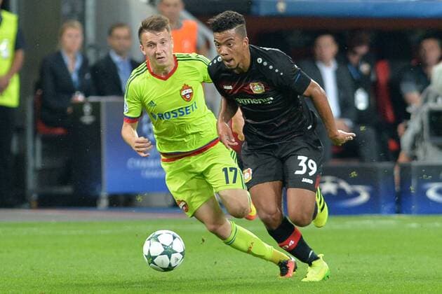 Bilder des Tages - SPORT GER, Bayer Leverkusen (GER) vs ZSKA Moskau (RUS) 14.09.2016, BayArena, Leverkusen, Gruppe E, GER, Bayer Leverkusen (GER) vs ZSKA Moskau (RUS), im Bild von links: Aleksandr Golovin ( Moskau 17 ), Benjamin Henrichs ( Leverkusen 39 ) Foto © nordphoto Treese nordphotoxTreese