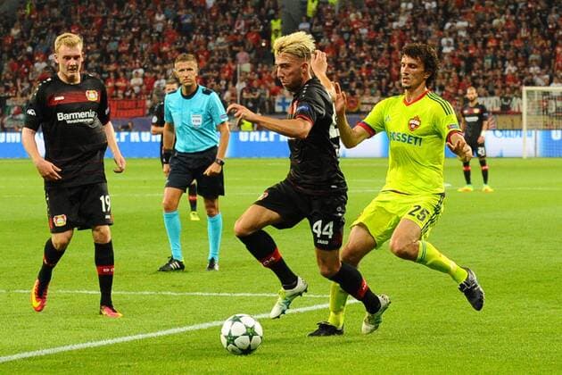 GER, Bayer Leverkusen (GER) vs ZSKA Moskau (RUS) 14.09.2016, BayArena, Leverkusen, Gruppe E, GER, Bayer Leverkusen (GER) vs ZSKA Moskau (RUS), im Bild von links: Kevin Kampl ( Leverkusen 44 ), Roman Eremenko ( Moskau 25 ) Foto © nordphoto Treese nordphotoxTreese
