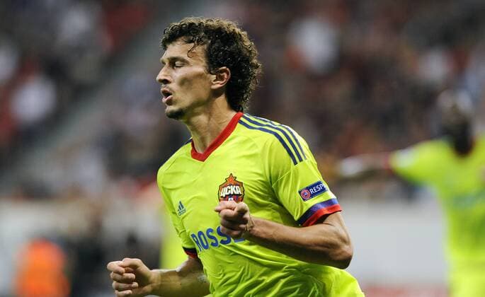 Fussball, UEFA Champions League, Herren, Saison 2016 2017, Gruppe E, 1. Spieltag, BayArena Leverkusen, Bayer Leverkusen (schwarz) - ZSKA Moskau (gelb); Jubel Roman Eremenko (Moskau) nach seinem Tor zum 2:2 Ausgleich. Jubel, Freude, Aktion, Einzelbild.