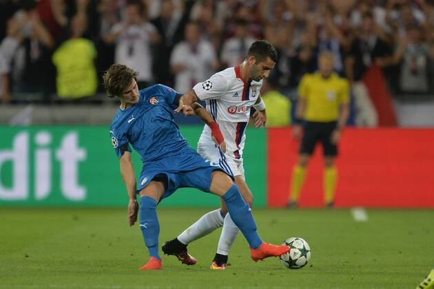 Maxime Gonalons (lyon) vs Ante Coric (zagreb) FOOTBALL : Lyon vs Dinamo Zagreb - Champions League - 14 09 2016 FredericChambertx 