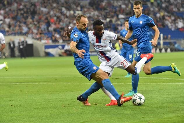 Maxwel Cornet (lyon) vs Gordon Schildenfeld (zagreb) FOOTBALL : Lyon vs Dinamo Zagreb - Champions League - 14 09 2016 FredericChambertx 