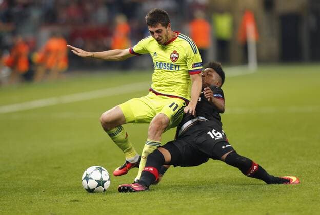 Leverkusen, Germany 14.09.2016, UEFA Champions League - 2016 17 Season, Group E - Matchday 1, Bayer 04 Leverkusen - ZSKA Moskau, Zweikampf Aleksey Ionov (Moskau, L) gegen Wendell (Leverkusen). ( DeFodi512