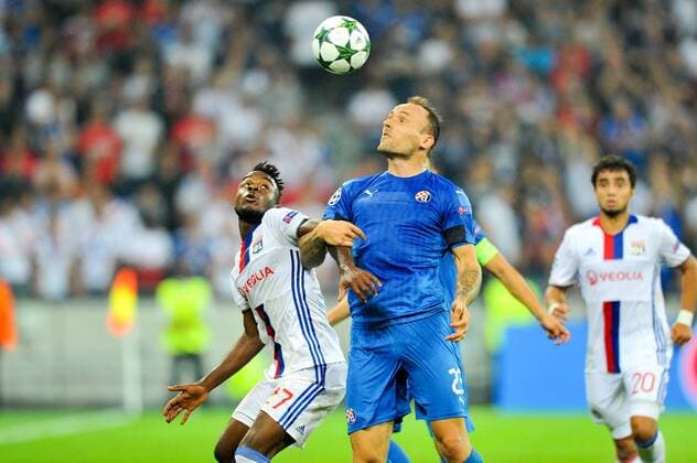 27 Maxwel Cornet (ol) - 23 Gordon Schildenfeld (zag) - Fussball, Champions League, Olympique Lyon vs. Dynamo Zagreb - 14 09 2016 FEP Panoramic 