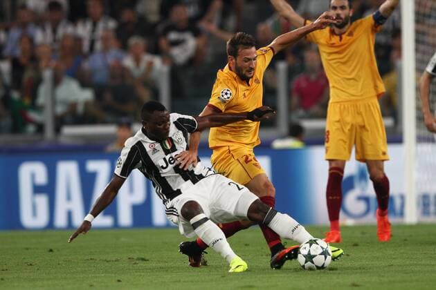 Fußball, CL, Juventus Turin - FC Sevilla September 14, 2016 - Turin, Italy - Juventus midfielder Kwadwo Asamoah (22) fights for the ball against Sevilla midfielder Franco Vazquez (22) during the Uefa Champions League group stage football match n.1 JUVENTUS - SEVILLA on 14 09 2016 at the Juventus Stadium in Turin, Italy. Juventus FC v Sevilla FC - UEFA Champions League  - ZUMAn230