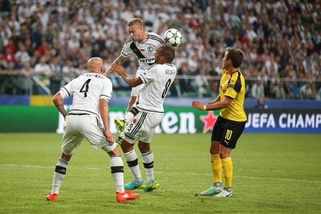 Fußball, CL, Legia Warschau - Borussia Dortmund FOOTBALL 2016 2017 CHAMPIONS LEAGUE: LEGIA WARSZAWA - BVB BORUSSIA DORTMUND JAKUB CZERWINSKI THIBAULT MOULIN VADIS ODJIDJA OFOE MARIO GOTZE  160914PYK0140