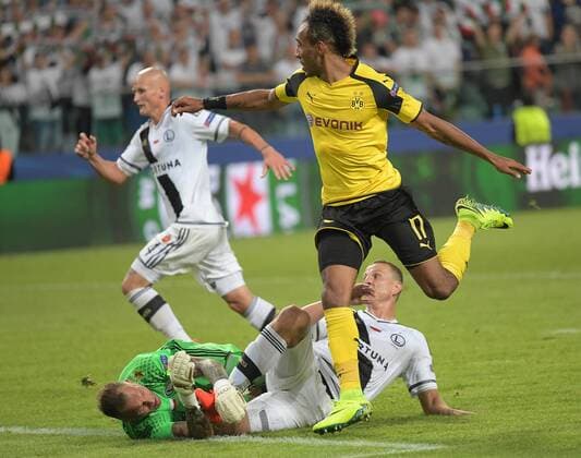 Fußball, CL, Legia Warschau - Borussia Dortmund FOOTBALL 2016 2017 CHAMPIONS LEAGUE: LEGIA WARSZAWA - BVB BORUSSIA DORTMUND ARKADIUSZ MALARZ PIERRE EMERICK AUBAMEYANG JAKUB CZERWINSKI  MBI20160913_2902