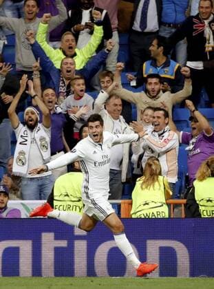 Real Madrid s Spanish striker Alvaro Morata celebrates his 2-1 goal against Sporting Portugal during their UEFA Champions League 1st journey match at Santiago Bernabeu Stadium in Madrid, Spain, 14 September 2016. REAL MADRID VS. SPORTING PORTUGAL !ACHTUNG: NUR REDAKTIONELLE NUTZUNG!  MAD001 20160914-636094900222371126