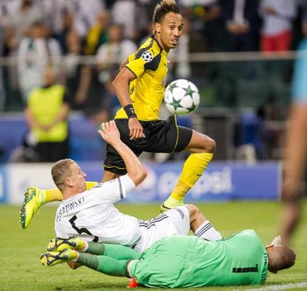 Maciej Dabrowski, Pierre-Emerick Aubameyang, Arkadiusz Malarz 2016.09.14 Warszawa Football UEFA Champions League Season 2016 2017 Legia Warszawa - Borussia Dortmund Maciej Dabrowski, Pierre-Emerick Aubameyang, Arkadiusz Malarz  20160914PF_RO2585