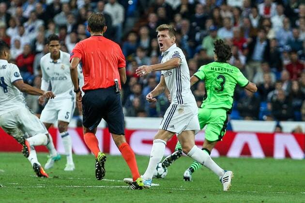 Fußball, CL, Real Madrid - Sporting Lissabon Real Madrid s Toni Kroos during the match of Champions League group 6 round 1, between Real Madrid an Sporting Clube de Portugal at Santiago Bernabeu Stadium in Madrid September 14, 2016.  (20160914071)