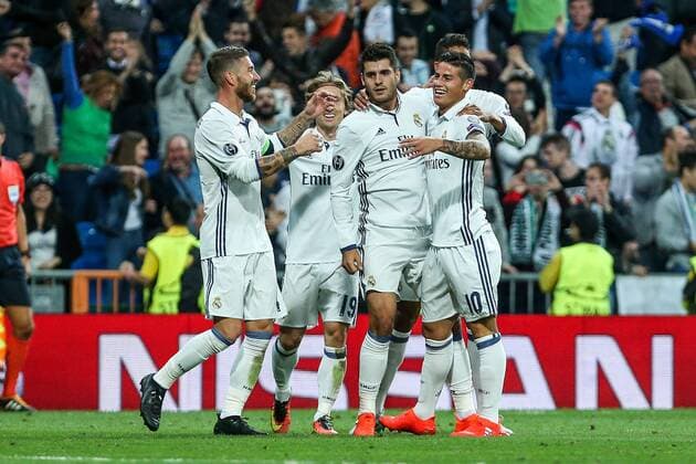 Fußball, CL, Real Madrid - Sporting Lissabon Real Madrid s Alvaro Morata Sergio Ramos James Rodriguez during the match of Champions League group 6 round 1, between Real Madrid an Sporting Clube de Portugal at Santiago Bernabeu Stadium in Madrid September 14, 2016.  (20160914109)