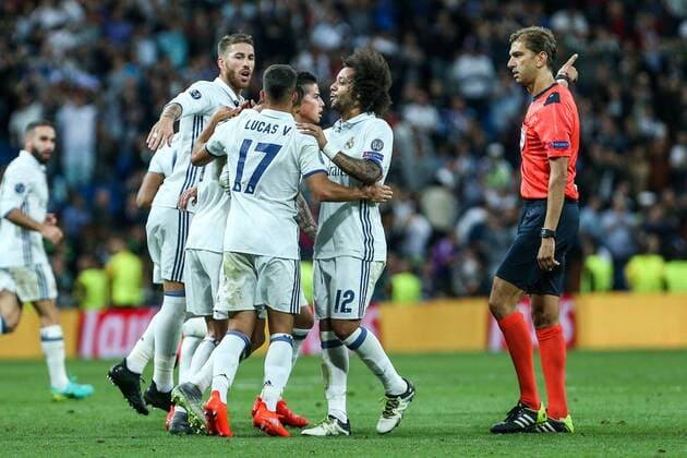 Fußball, CL, Real Madrid - Sporting Lissabon Real Madrid s Cristiano Ronaldo and James Rodriguez Lucas Vazquez and Marcelo Vieira during the match of Champions League group 6 round 1, between Real Madrid an Sporting Clube de Portugal at Santiago Bernabeu Stadium in Madrid September 14, 2016.  (20160914097)