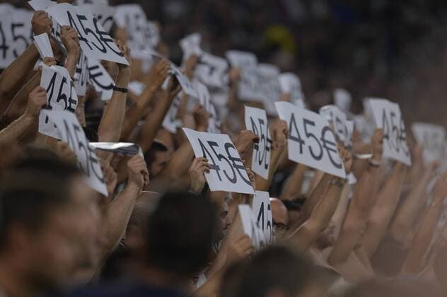 FuÃŸball, CL, Juventus Turin - FC Sevilla 14.09.2016. Juventus Stadium, Turin, Italy. UEFA Champions League Football. Juventus versus Sevilla. The fans of Juventus protest against expensive ticketing xPierpaoloxPiciuccox  ActionPlus11789598