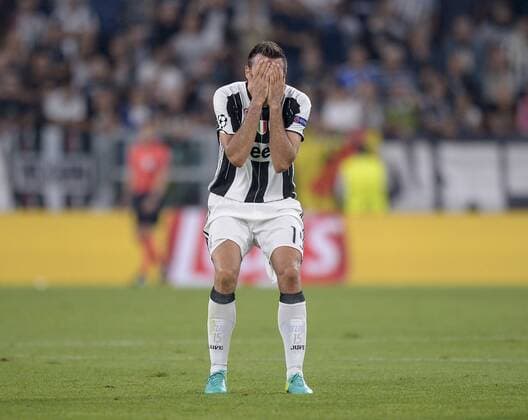 Fußball, CL, Juventus Turin - FC Sevilla Italy: Juventus FC v Sevilla FC - UCL Andrea Barzagli gestures during the Uefa Champions League football match between Juventus FC and Sevilla FC. The final result of the match was 0-0.  NicolòxCampox xPacificxPress