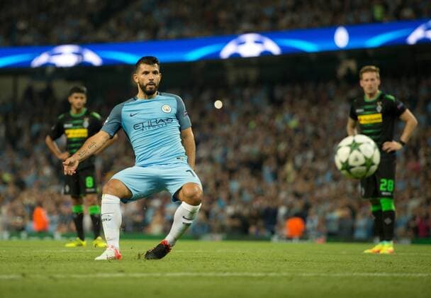 14.09.2016, Etihad Stadium, Manchester, ENG, UEFA CL, Manchester City vs Borussia Moenchengladbach, Gruppe C, im Bild Sergio Aguero of Manchester City scores a penalty to make it 2-0 Sergio Aguero of Manchester City scores a penalty to make it 2-0 during the UEFA Champions League Group C Match between Manchester City and Borussia Moenchengladbach at the Etihad Stadium in Manchester, Great Britain on 2016 09 14. Manchester  EP_fil  