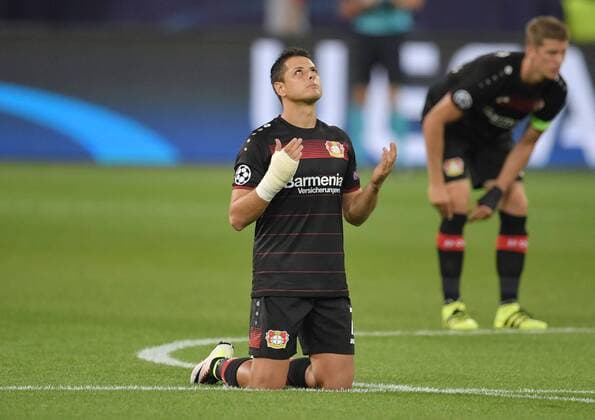 14.09.2016, Fussball Champions League 2016 17, Vorrunde, 1. Spieltag, Bayer 04 Leverkusen - ZSKA Moskau 2:2, Chicharito, Javier Hernandez, (Bayer 04 Leverkusen) betet vor dem Spiel