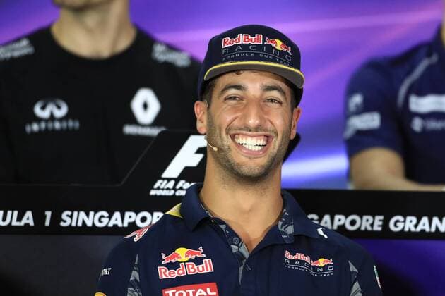 Bilder des Tages - SPORT 15.09.2016. Marina Bay Street Circuit, Singapore. Drivers arrival, inspection and press conferecne day. Red Bull Racing & x2013; Daniel Ricciardo xLeannexBoonx  ActionPlus11789718