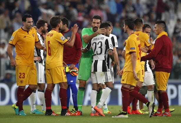 Italy Soccer Champions League: Juventus and Sevilla draw a scoreless tie Juventus and Sevilla players greet at the end of their Group H Champions League soccer match at the Juventus Stadium. The game ended 0-0.  IsabellaxBonottox xPacificxPress