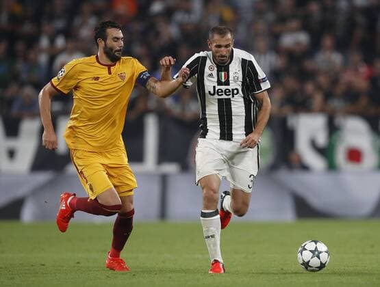 Italy Soccer Champions League: Juventus and Sevilla draw a scoreless tie JuventusÕ Giorgio Chiellini, right, is challenged by Sevilla s Vicente Iborra during the Group H Champions League soccer match between Juventus and Sevilla at the Juventus Stadium. The game ended 0-0.  IsabellaxBonottox xPacificxPress