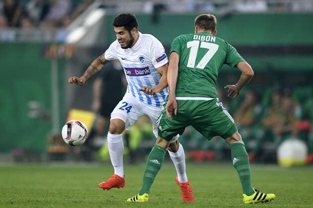 Genk s Alejandro Pozuelo and Rapid s Christopher Dibon fight for the ball during a soccer game between Austrian club SK Rapid Wien and Belgian team KRC Genk, in Vienna, Austria, Thursday 15 September 2016, the first game of the group stage of the Europa League competition in group F. YORICKxJANSENS  x04932509x