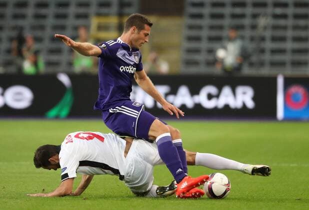 Gabala s Sergei Zenjov and Anderlecht s Uros Spajic fight for the ball during a soccer game between Belgian team RSC Anderlecht and Azerbaidjan club Gabala FK, Thursday 15 September 2016 in Brussels, the first game of the group stage of the Europa League competition in group C. VIRGINIExLEFOUR  x04932531x