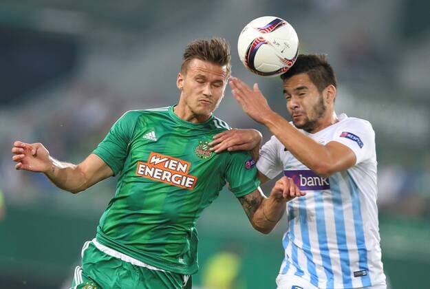 SOCCER - EL, Rapid vs Genk VIENNA,AUSTRIA,15.SEP.16 - SOCCER - UEFA Europa League, group stage, SK Rapid Wien vs KRC Genk. Image shows Arnor Ingvi Traustason and Sandy Walsh (Genk). Keywords: Wien Energie. GEPAxpictures xPatrickxLeuk