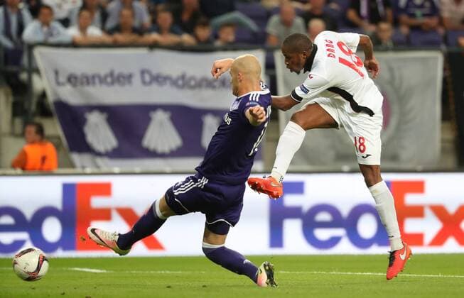Anderlecht s Bram Nuytinck and Gabala s Bagaliy Dabo fight for the ball during a soccer game between Belgian team RSC Anderlecht and Azerbaidjan club Gabala FK, Thursday 15 September 2016 in Brussels, the first game of the group stage of the Europa League competition in group C. VIRGINIExLEFOUR  x04932551x