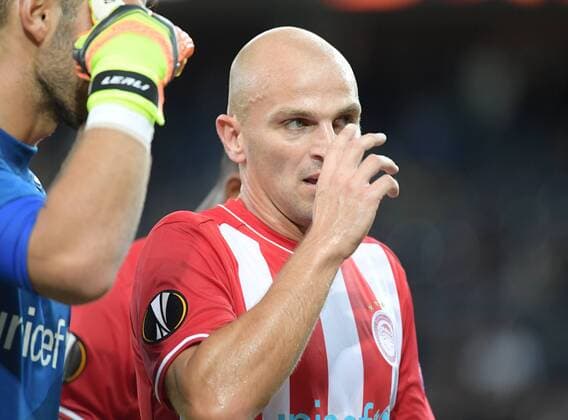 15.09.2016 Bern ,Schweiz Europa League Saison 2016 2017 BSC Young Boys - Olymiakos Piräus Bild zeigt Torschütze Esteban Cambiasso (Olympiacos) Aktion Einzelbild 