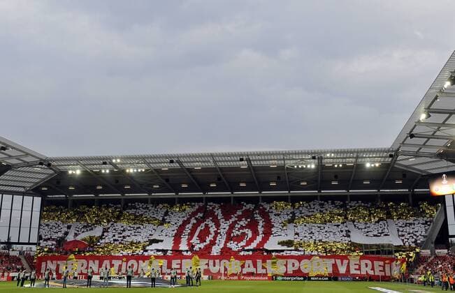 Bilder des Tages - SPORT Deutschland - - Fussball - 15.9.2016 Europa League 1. Runde 1. FSV Mainz 05 (MZ) - AS Saint- Etienne Choreo der Mainzer Fans Fussball-Europa-League 1. FSV Mainz 05