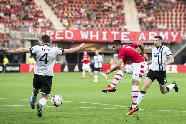 (L-R) Andy Boyle of Dundalk FC, Alireza Jahanbakhsh of AZ Alkmaar, Brian Gartland of Dundalk FCduring the UEFA Europa League group D match between AZ Alkmaar and Dundalk FC on September 15, 2016 at the AFAS stadium in Alkmaar, The Netherlands. AZ Alkmaar v Dundalk UEFA Europa League 2016 2017 xVIxGerritxvanxKeulenxIVx 6222452