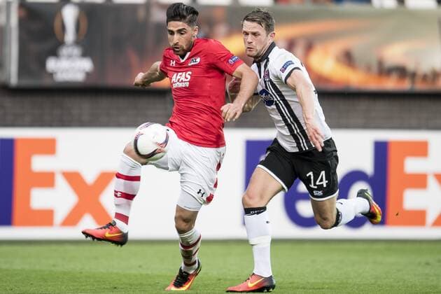 (L-R) Alireza Jahanbakhsh of AZ Alkmaar, Dane Massey of Dundalk FCduring the UEFA Europa League group D match between AZ Alkmaar and Dundalk FC on September 15, 2016 at the AFAS stadium in Alkmaar, The Netherlands. AZ Alkmaar v Dundalk UEFA Europa League 2016 2017 xVIxGerritxvanxKeulenxIVx 6222453