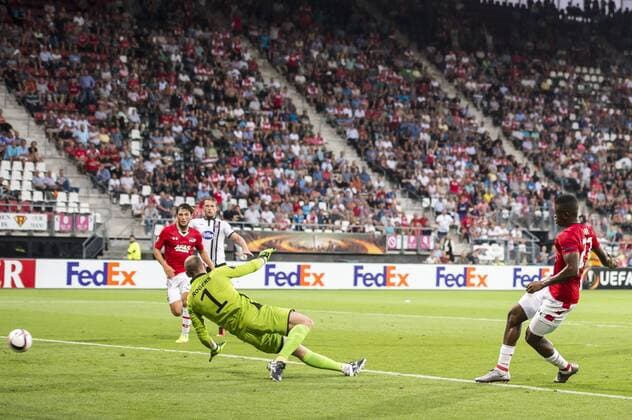 Fred Friday of AZ Alkmaar scores but the goal was cancelled because of offsideduring the UEFA Europa League group D match between AZ Alkmaar and Dundalk FC on September 15, 2016 at the AFAS stadium in Alkmaar, The Netherlands. AZ Alkmaar v Dundalk UEFA Europa League 2016 2017 xVIxGerritxvanxKeulenxIVx 6222458