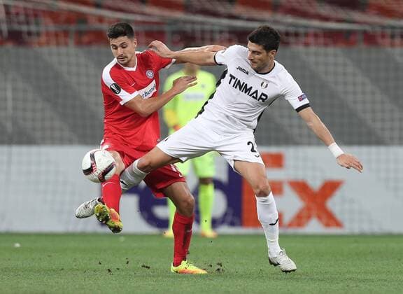 SOCCER - EL, Giurgiu vs A.Wien BUCHAREST,ROMANIA,15.SEP.16 - SOCCER - UEFA Europa League, group stage, Astra Giurgiu vs FK Austria Wien. Image shows Tarkan Serbest (A.Wien) and Cristian Sapunaru (Astra Giurgiu). GEPAxpictures xChristianxOrt